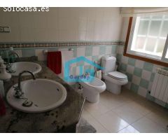 Poio: A7094: Samieira... chalet con finca, jardines, piscina exterior... vistas al mar...