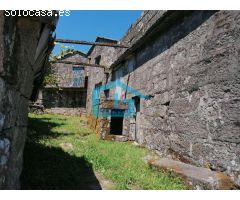 Cotobade: A7106: Casa de piedra antigua con finca, con preciosas vistas al valle...