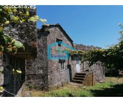 Cotobade: A7106: Casa de piedra antigua con finca, con preciosas vistas al valle...