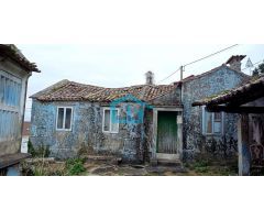 Bueu: A7127: Casa de piedra con finca, frente al mar....