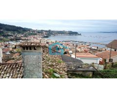 Bueu: A7127: Casa de piedra con finca, frente al mar....