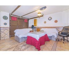 ENCANTADORA CASA RÚSTICA DE 3 PLANTAS CON PATIO Y TERRAZA, ¡LISTA PARA ENTRAR A VIVIR!