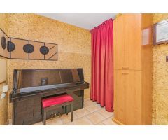 ENCANTADORA CASA RÚSTICA DE 3 PLANTAS CON PATIO Y TERRAZA, ¡LISTA PARA ENTRAR A VIVIR!