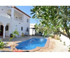 alquiler vacacional de chalet con piscina privada en lAmetlla de Mar. Tarragona. Zona tres cales