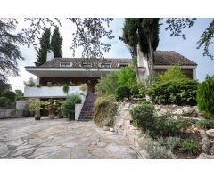Magnífico chalet para reformar a su gusto en la prestigiosa urbanización de Soto de Viñuelas