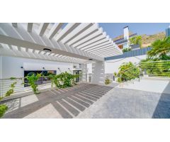 EXCLUSIVA VILLA DE LUJO CON VISTAS AL MAR