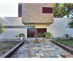 GRAN CHALET EN VENTA EN EXCELENTE UBICACION!