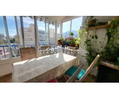 PISO DE TRES DORMITORIOS CON PISCINA EN CENTRO DE ALBIR
