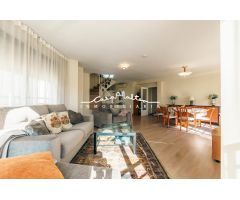 Se vende bonito dúplex en Altea con vistas al mar