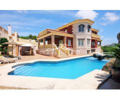Se vende precioso y gran chalet independiente en Calpe