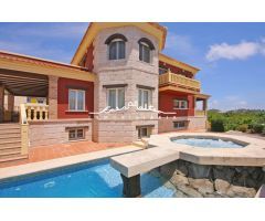 Se vende precioso y gran chalet independiente en Calpe