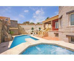 Se vende precioso y gran chalet independiente en Calpe