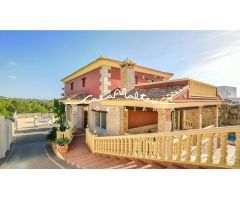 Se vende precioso y gran chalet independiente en Calpe