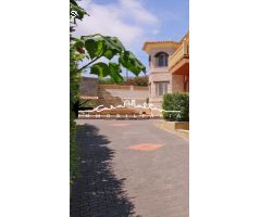 Se vende precioso y gran chalet independiente en Calpe