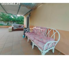Se vende bonita casa con zona de piscina y barbacoa