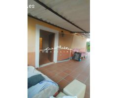 Se vende bonita casa con zona de piscina y barbacoa