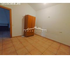 Se vende bonita casa con zona de piscina y barbacoa