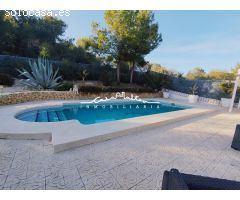 En venta gran y bonito chalet en la zona de Alfaz del Pi.