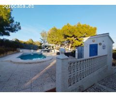 En venta gran y bonito chalet en la zona de Alfaz del Pi.