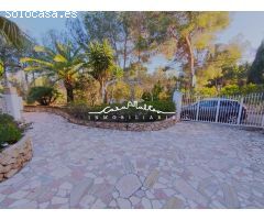 En venta gran y bonito chalet en la zona de Alfaz del Pi.
