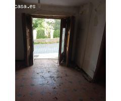 Casa de pueblo para reformar, da a dos calles
