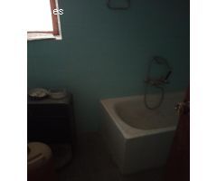 Casa de pueblo para reformar, da a dos calles