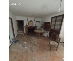 Casa de pueblo para reformar, da a dos calles