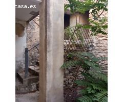Casa de pueblo para reformar, da a dos calles