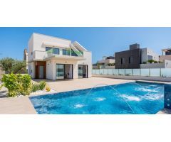 Descubre el lujo y el estilo en esta villa en Orihuela Costa
