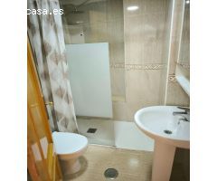 Apartamento luminoso de 2 dormitorios con garaje incluido y piscina en el centro de Torrevieja