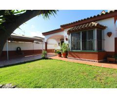CHALET URBANO EN RESIDENCIAL LOS GALLOS, CHICLANA DE LA FRONTERA