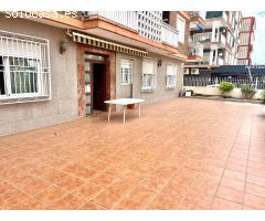 Planta baja en venta a 20 metros de la Playa de los Náufragos con amplia terraza