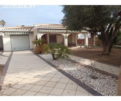 Villa con grande parcela en Campoamor