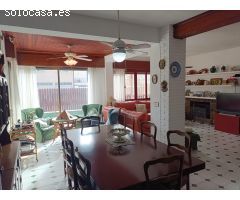 Villa con grande parcela en Campoamor
