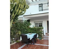 Descubre tu paraíso en Punta Prima, Orihuela Costa con este tríplex único
