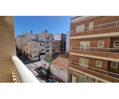 GRAN APARTAMENTO DE 4 DORMITORIOS A 600 METROS DEL MAR - ZONA TORREVIEJA -