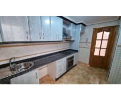 GRAN APARTAMENTO DE 4 DORMITORIOS A 600 METROS DEL MAR - ZONA TORREVIEJA -