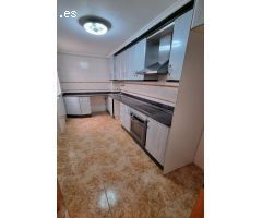 GRAN APARTAMENTO DE 4 DORMITORIOS A 600 METROS DEL MAR - ZONA TORREVIEJA -