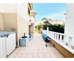 Villa independiente con piscina privada en Villamartin Golf