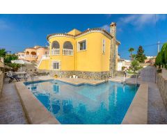 Espectacular Chalet independiente el prestigiosa zona de Orihuela Costa !
