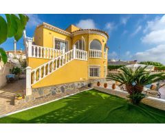 Espectacular Chalet independiente el prestigiosa zona de Orihuela Costa !