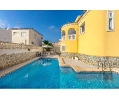 Espectacular Chalet independiente el prestigiosa zona de Orihuela Costa !