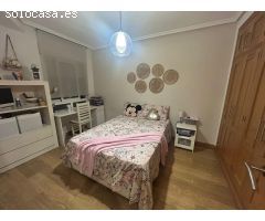 GRAN APARTAMENTO DE 4 DORMITORIOS A 600 METROS DEL MAR - ZONA TORREVIEJA CENTRO -