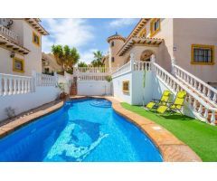 Oasis Familiar: Chalet con Piscina en Urbanización Privada