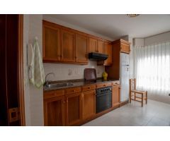 Se vende espacioso piso de tres dormitorios en  Villaviciosa, Asturias.