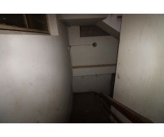 ¡Oportunidad de Inversión! Local Comercial con Potencial Residencial y Apartamento de 1 habitacion.