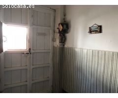 CASABANCO  VENDE CASA EN CASTUERA.