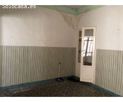 CASABANCO  VENDE CASA EN CASTUERA.