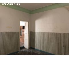 CASABANCO  VENDE CASA EN CASTUERA.