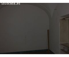 CASABANCO  VENDE CASA EN CASTUERA.